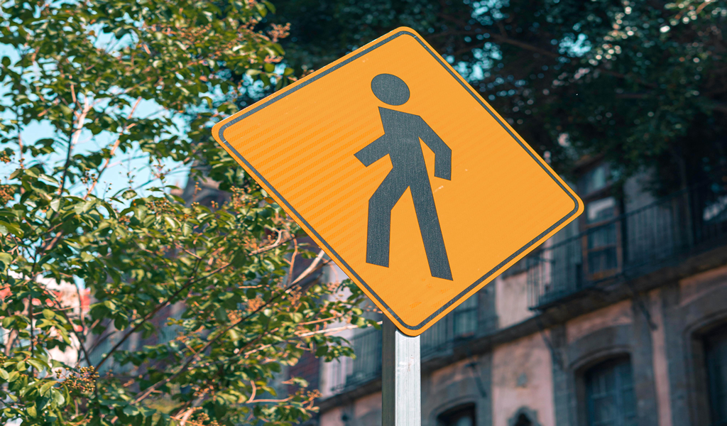 Poste para placa de sinalização