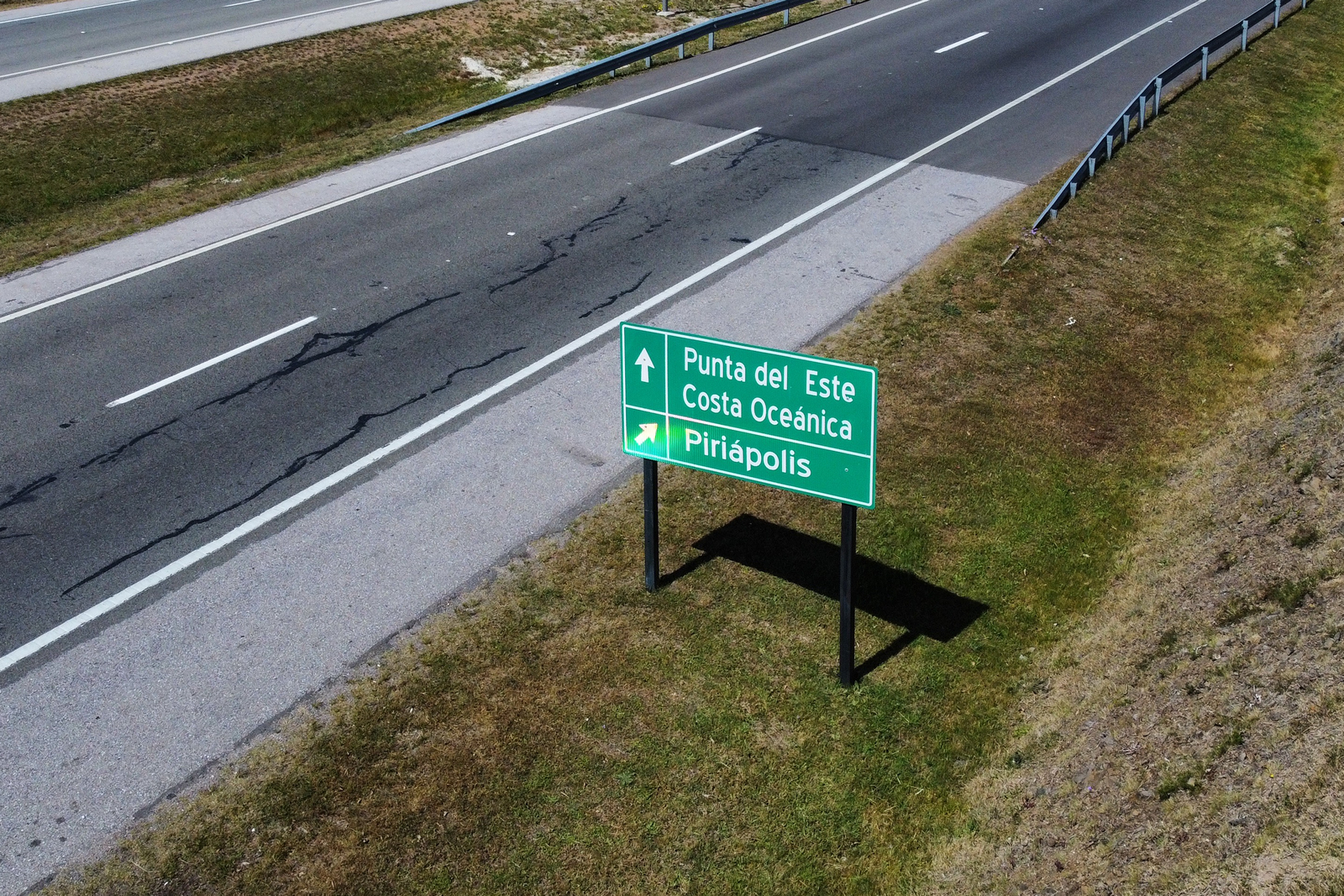 Poste para placa de sinalização