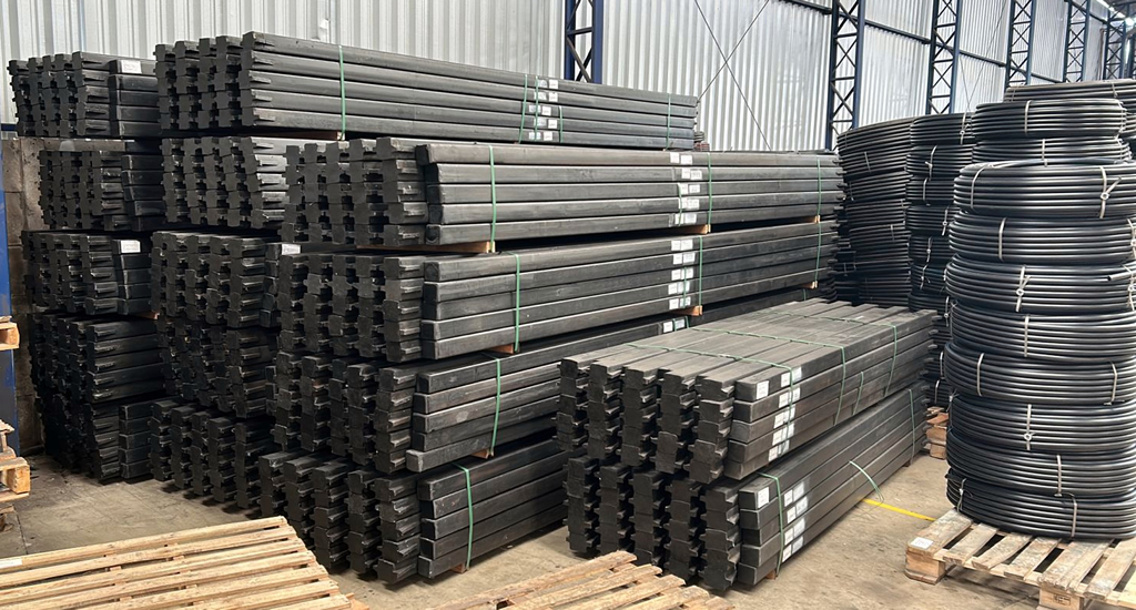 Poste para placa de sinalização